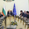 Премиерът Желязков: ТОЛ камерите ще снимат движението в аварийните ленти, МВР ще глобява нарушителите 