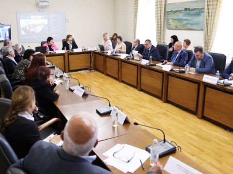 2023 г. за ромите: Гарантирани средства за образователни медиатори и повече прегледи за неосигурени жени