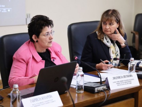 2023 г. за ромите: Гарантирани средства за образователни медиатори и повече прегледи за неосигурени жени