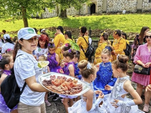 Котел отново с блестящо участие в празника „Балканът пее и разказва“ в град Елена