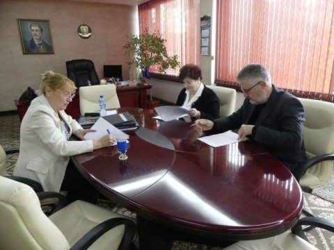 Кметът на Община Нова Загора подписа Колективен трудов договор