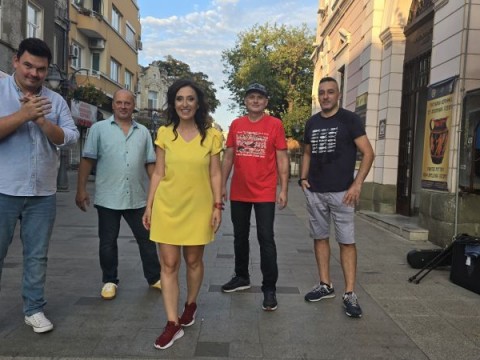 Мери Бойс Бенд представя видеоклипа на песента