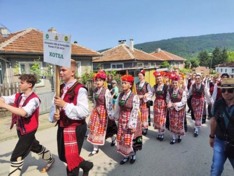 Котел отново с блестящо участие в празника „Балканът пее и разказва“ в град Елена