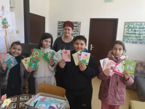 Котел посрещна пролетта с детски конкурс за рисунка и изложба от картички и сувенири