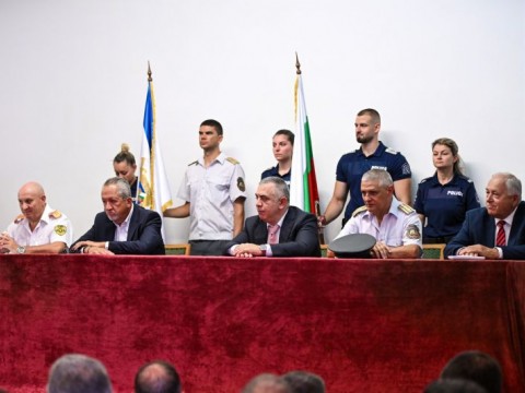 113 полицаи, експерти и пожарникари са наградени по случай професионалния празник на служителите в МВР