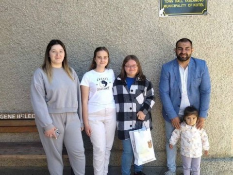 Младежи дариха на своя връстница средствата събрани в първата по рода си гражданска инициатива в котленско – „Сърцедай“