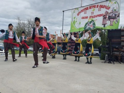 Пъдарево събра кукери, песни и танци на четвъртия си Пролетен празник