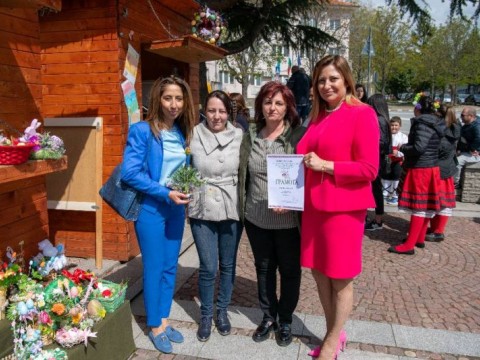 Цветница в Твърдица озарена от 24-ия Регионален фолклорен събор „Пролетни игри и обичаи“