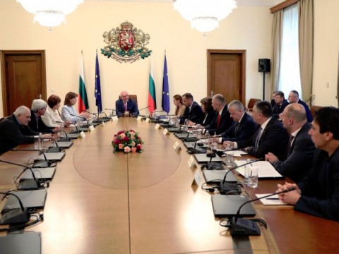 Премиерът Главчев проведе работна среща с ЦИК