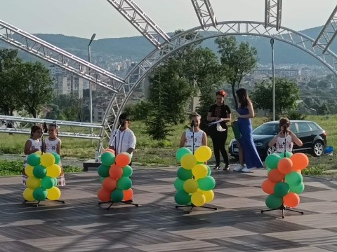 "Сцена на приятелството – когато талантите говорят един език"