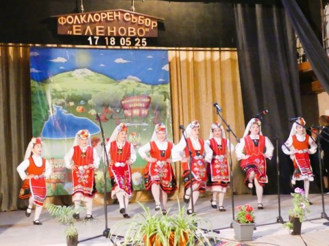 Фолклорен събор „Еленово“ 2025 събра стотици почитатели на българските традиции
