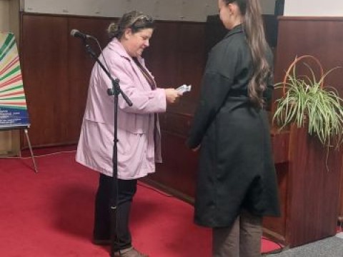 Ученици от ПХГ „Дамян Дамянов“ с вдъхновяваща изложба по Ван Гог