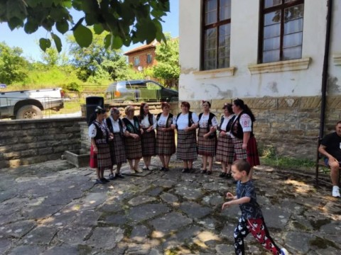Село Нейково отбеляза тържествено храмовия празник на църквата „Света Троица“
