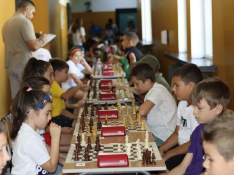 Шахматни надежди блестят в Котел на турнир 