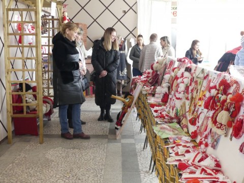 Традиционната изложба-конкурс „Баба Марта бързала, мартенички вързала“ зарадва жители и гости на Новоселец