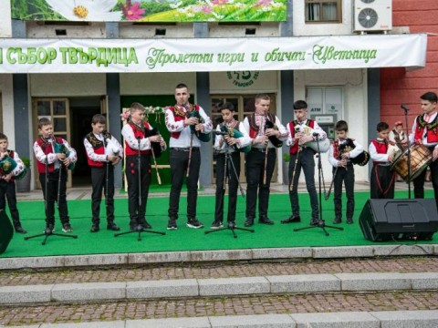 Цветница в Твърдица озарена от 24-ия Регионален фолклорен събор „Пролетни игри и обичаи“