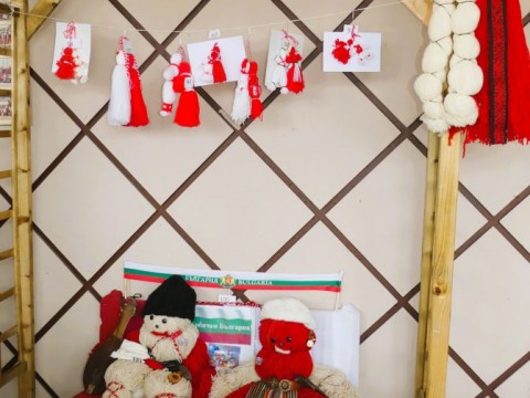 Традиционната изложба-конкурс „Баба Марта бързала, мартенички вързала“ зарадва жители и гости на Новоселец