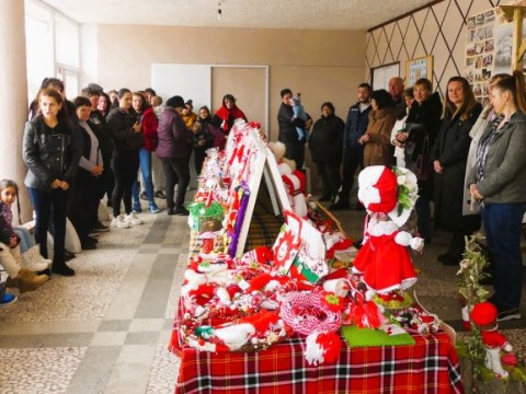 Традиционната изложба-конкурс „Баба Марта бързала, мартенички вързала“ зарадва жители и гости на Новоселец