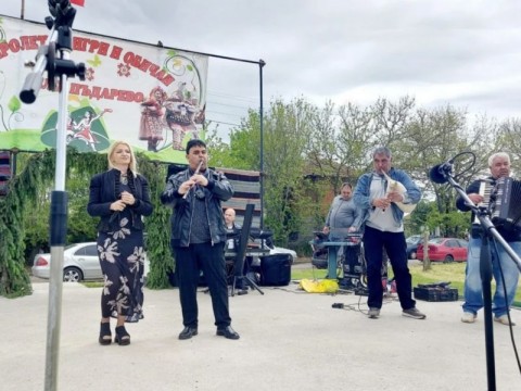 Пъдарево събра кукери, песни и танци на четвъртия си Пролетен празник