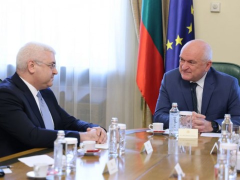 Премиерът Димитър Главчев води новия турски посланик на ГКПП „Малко Търново“ заради тежкия трафик