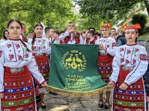 Котел отново с блестящо участие в празника „Балканът пее и разказва“ в град Елена