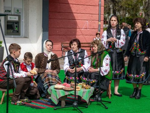 Цветница в Твърдица озарена от 24-ия Регионален фолклорен събор „Пролетни игри и обичаи“