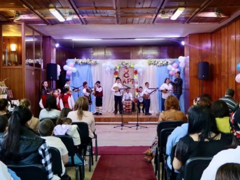 Деца от Котел зарадваха майките си с вълнуващи тържества за 8 март