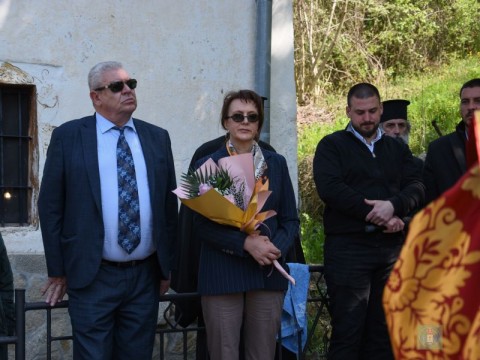 Живоприемни източник