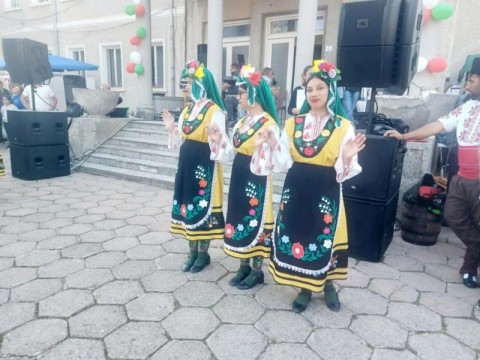Мокрен отново оживя за традиционния събор край 24 май