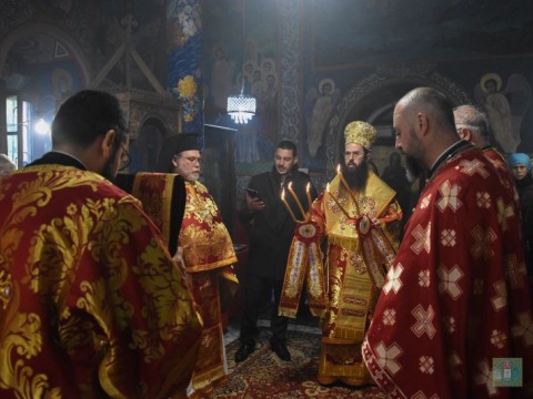 Живоприемни източник