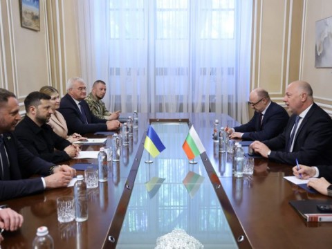Премиерът Желязков към президента Зеленски: България има готовност активно да участва в следвоенното възстановяване на Украйна