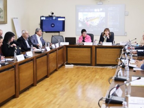 2023 г. за ромите: Гарантирани средства за образователни медиатори и повече прегледи за неосигурени жени