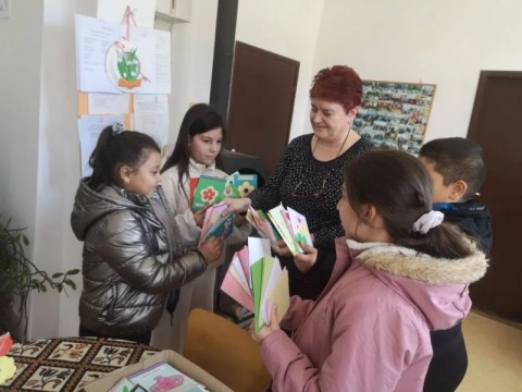Котел посрещна пролетта с детски конкурс за рисунка и изложба от картички и сувенири