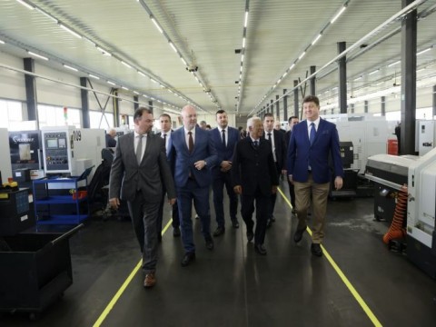 Министър-председателят Росен Желязков и председателят на Европейския съвет Антонио Коща посетиха военния завод „Арсенал“