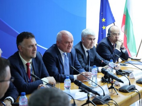 В АЕЦ „Козлодуй“ вече са заредени първите 43 касети с алтернативен тип гориво, произведено от американската „Уестингхаус“
