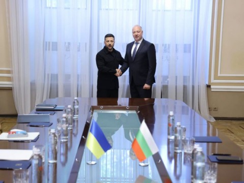 Премиерът Желязков към президента Зеленски: България има готовност активно да участва в следвоенното възстановяване на Украйна