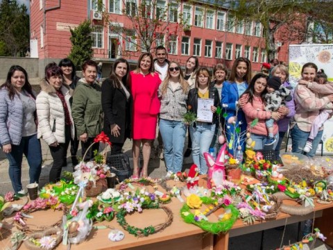 Цветница в Твърдица озарена от 24-ия Регионален фолклорен събор „Пролетни игри и обичаи“
