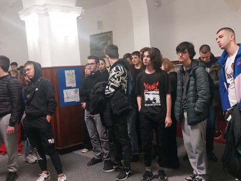 Ученици от ПХГ „Дамян Дамянов“ с вдъхновяваща изложба по Ван Гог