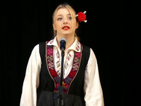 Фолклорен дух и родолюбие изпълниха сцената на Прегледите на читалищното любителско изкуство 2025 в Нова Загора