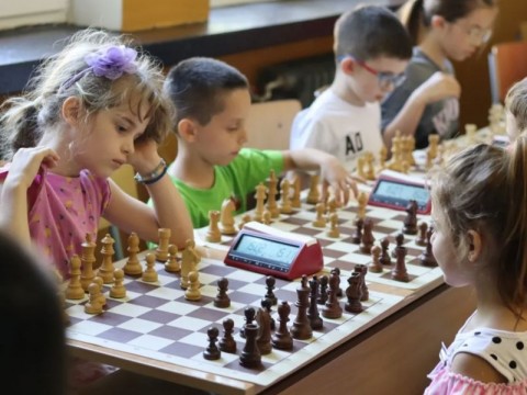  Шахматни надежди блестят в Котел на турнир 
